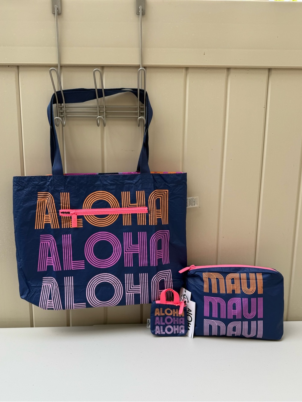 NWT MAUI EXCLUSIVE Aloha Collection Reversible Tote Bundle DISCONTINUED 3-Piece - Picture 2 of 8